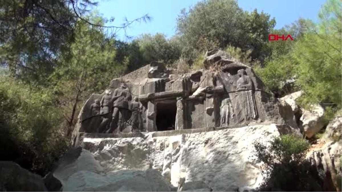 Antalya likya dönemi kaya mezarının tahrip edilmesine tepki