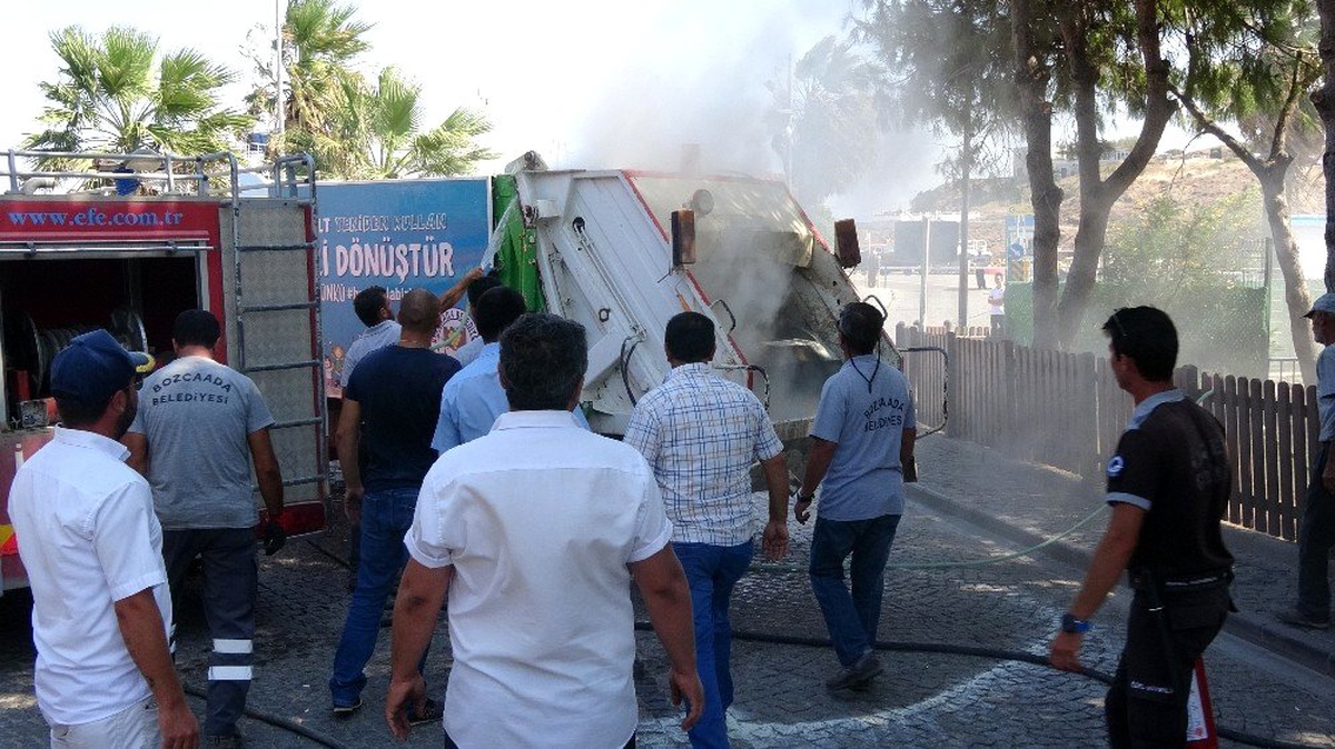 Atık toplama kamyonunda çıkan yangın korkuttu