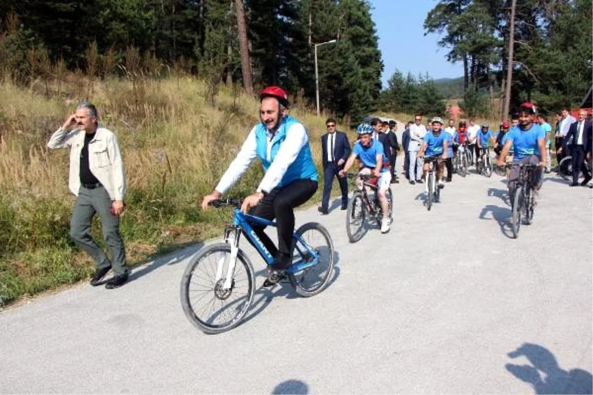 Bakan gül, bolu\'da gençlerle buluştu