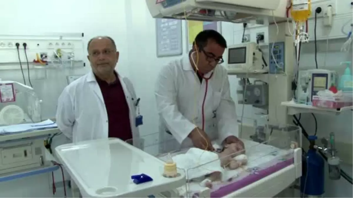 Bir günlük bebeğe ameliyatla yemek borusu yapıldı