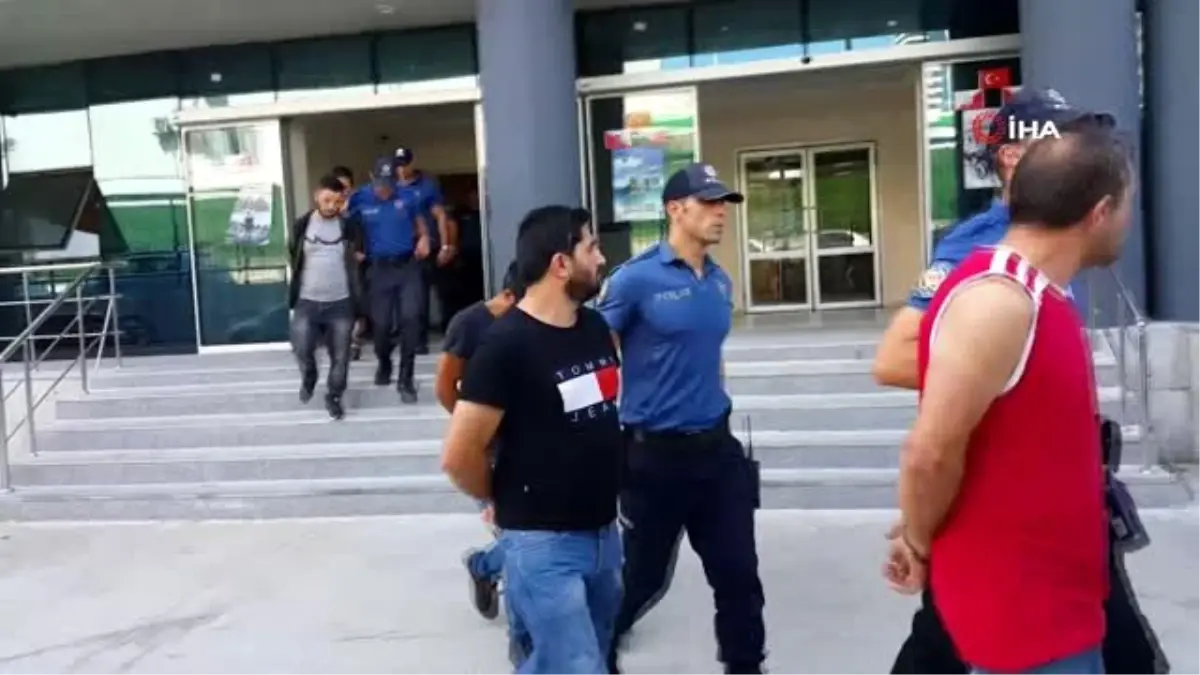 Bursa\'da uyuşturucu satıcılarına şafak operasyonu: 23 kişi gözaltına alındı
