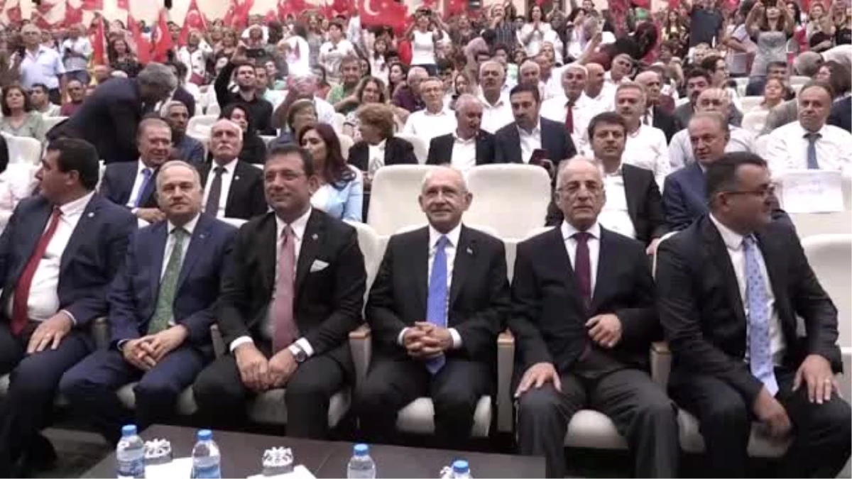 CHP Genel Başkanı Kılıçdaroğlu, Sunay Akın\'ın gösterisini izledi