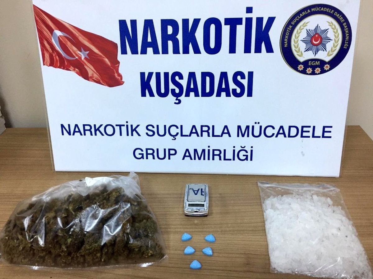Davutlar\'da uyuşturucu operasyonu; 2 gözaltı