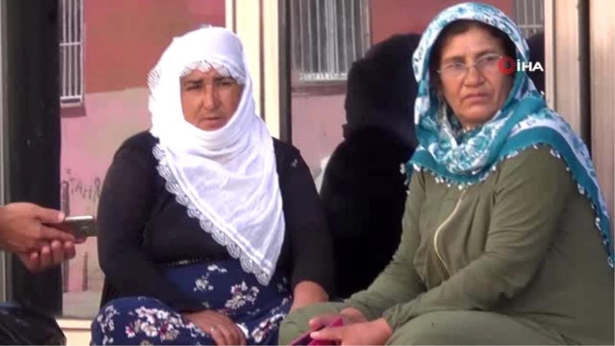 Diyarbakır\'da HDP il binası önünde bir anne daha oturma eylemi başlattı