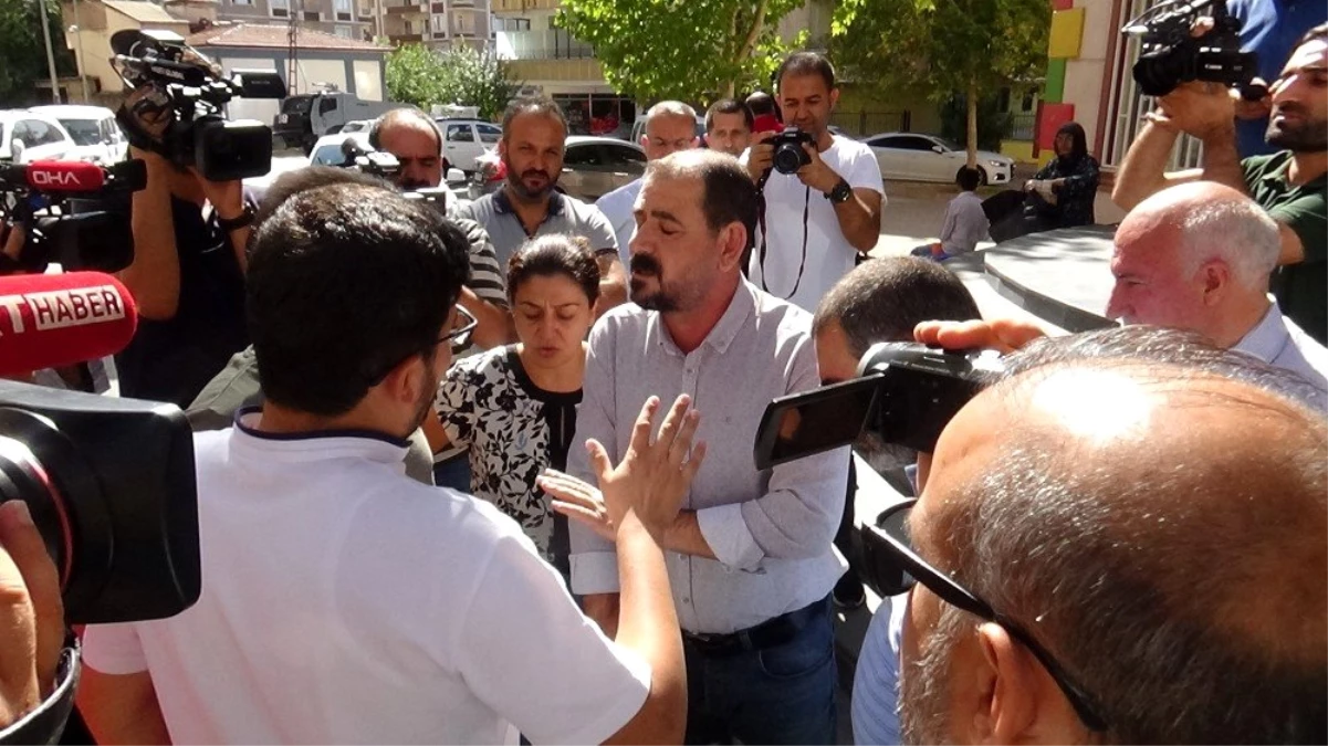 Diyarbakır\'da HDP\'lilerin yaptığı açıklama sırasında gerginlik