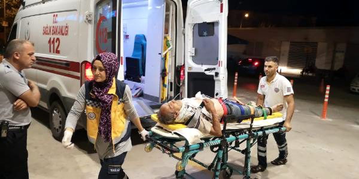 Evinin balkonundan düşerek ağır yaralandı