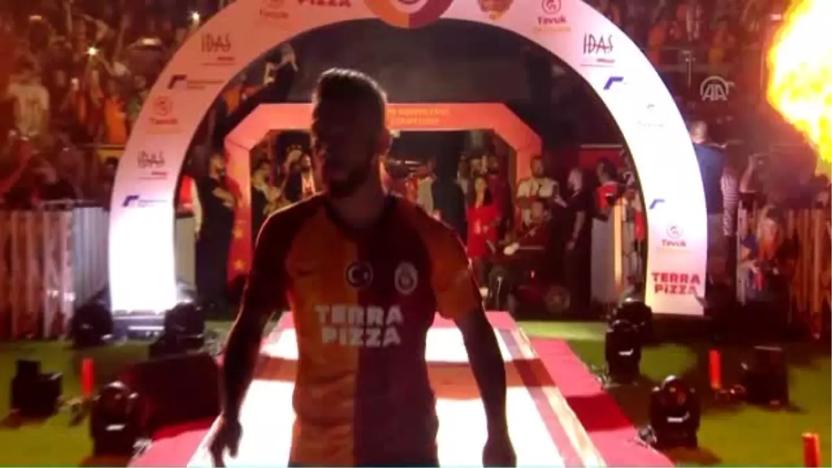 Galatasaray\'da görkemli imza töreni (1)