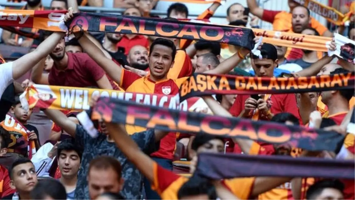 Galatasaray\'da imza şov