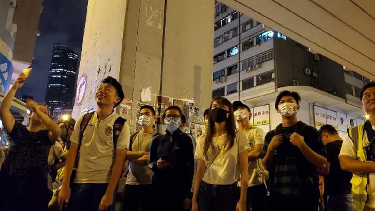 Hong kong\'da eylemciler tasarının geri çekilmesini kutluyor