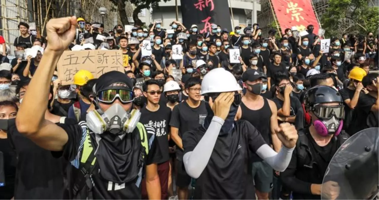 Hong Kong yönetimi aylardır protesto edilen tartışmalı Çin\'e iade yasasını geri çekiyor