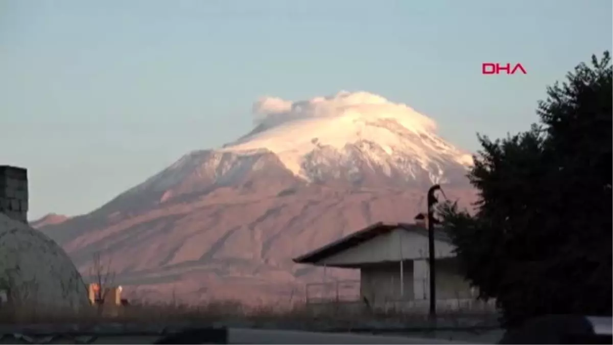 Iğdır ağrı dağı\'na yılın ilk karı yağdı