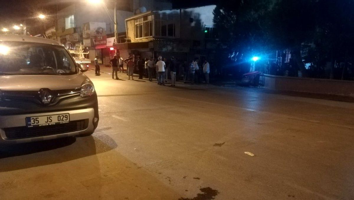 İzmir\'de seyir halindeki otomobile ateş açıldı: 1 ölü