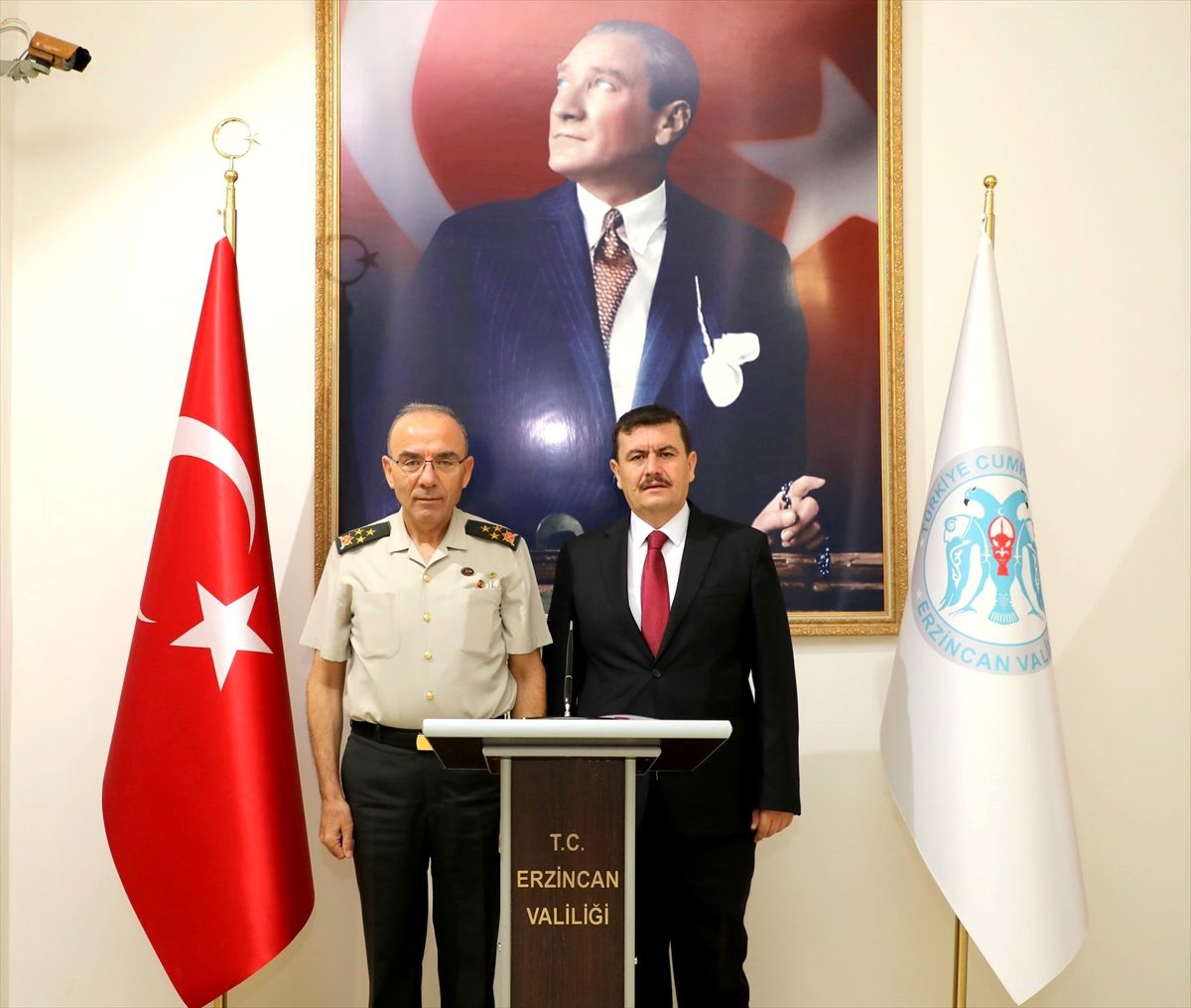 Korgeneral Öngay\'dan Vali Ali Arslantaş\'a ziyaret