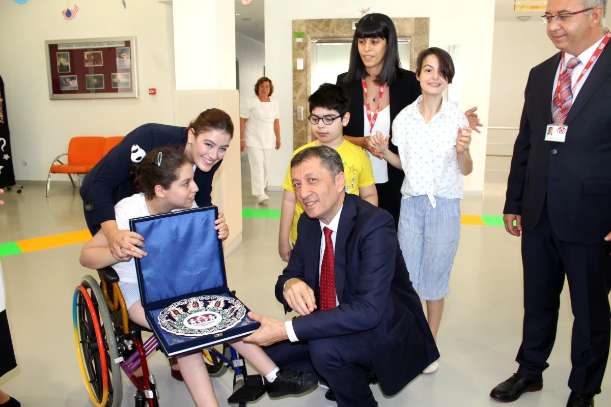 Milli Eğitim Bakanı Metin Sabancı Özel Eğitim Okulları\'nı ziyaret etti!