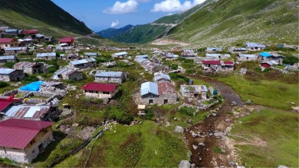 Rize\'de, yayla dolunun ardından beyaza büründü