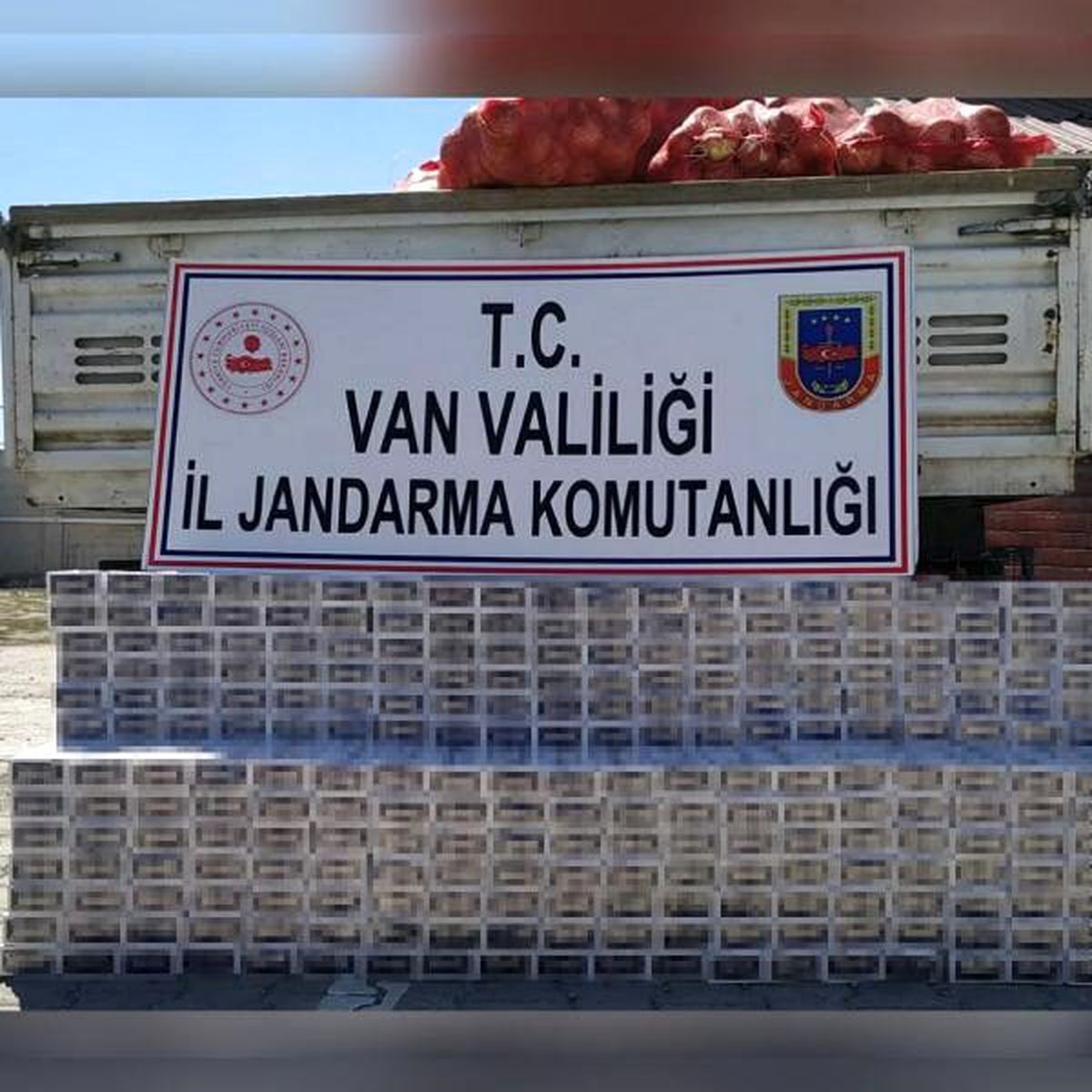 Soğan çuvallarının altından 4 bin paket kaçak sigara çıktı