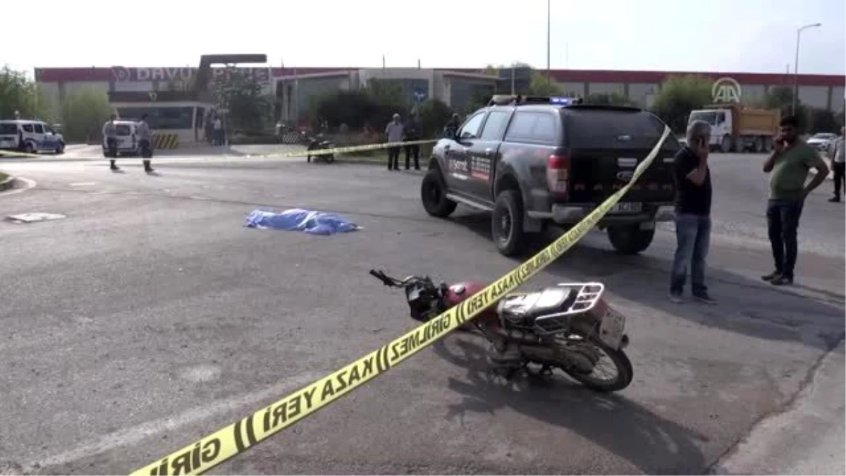 Tır ile motosiklet çarpıştı: 1 ölü