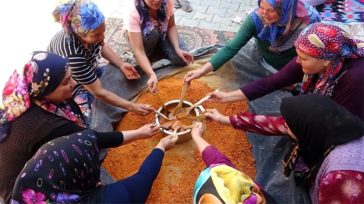 Uşak\'ta şifa kaynağı tarhana yapımına başlandı