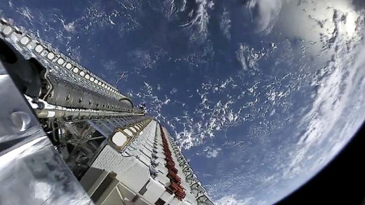 Uzayda \'trafik kazası\' son anda önlendi: Avrupa uydusu manevra yaparak Musk\'ın uydusuna çarpmadı