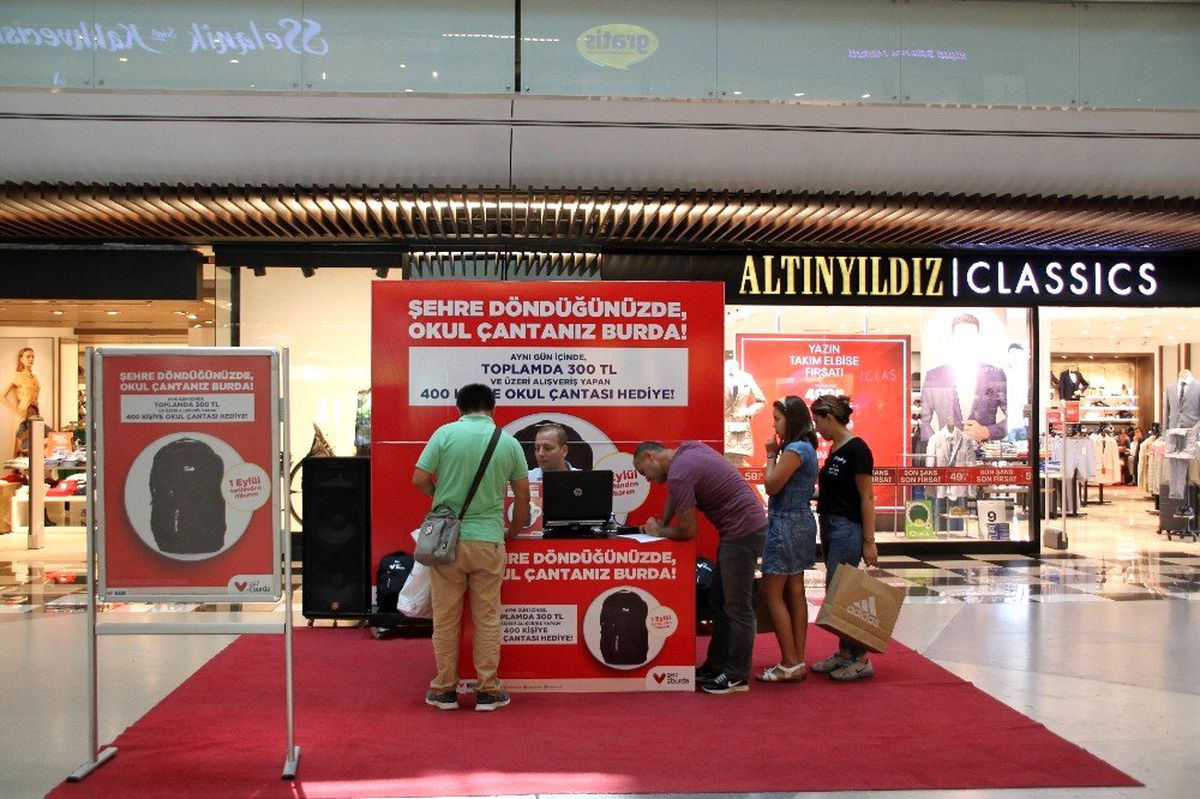 67 Burda AVM\'den okul çantası hediye