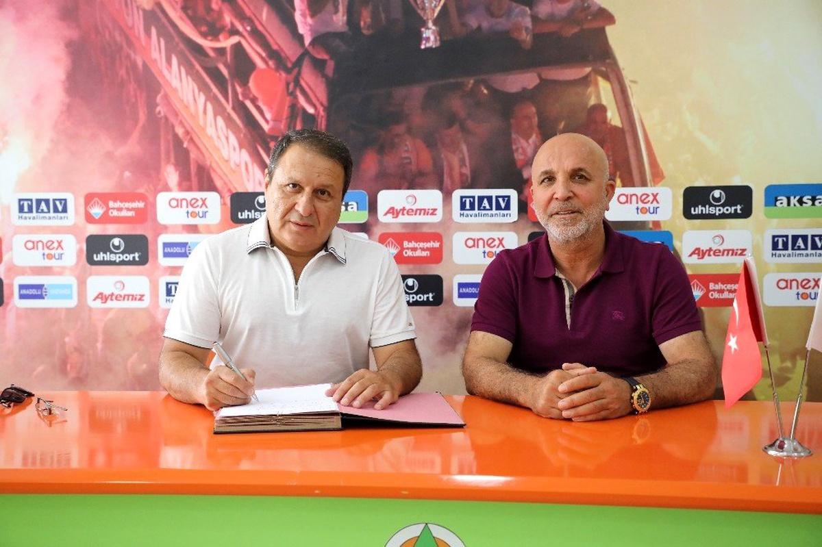 Alanyaspor Bahçeşehir Okulları ile sözleşme yeniledi