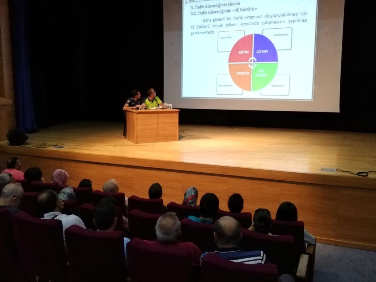 Boyabat Emniyeti öğretmenlere trafik eğitimi veriyor