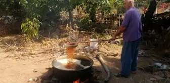 'Çal Garası' üzümlerden pekmez yapımına başlandı