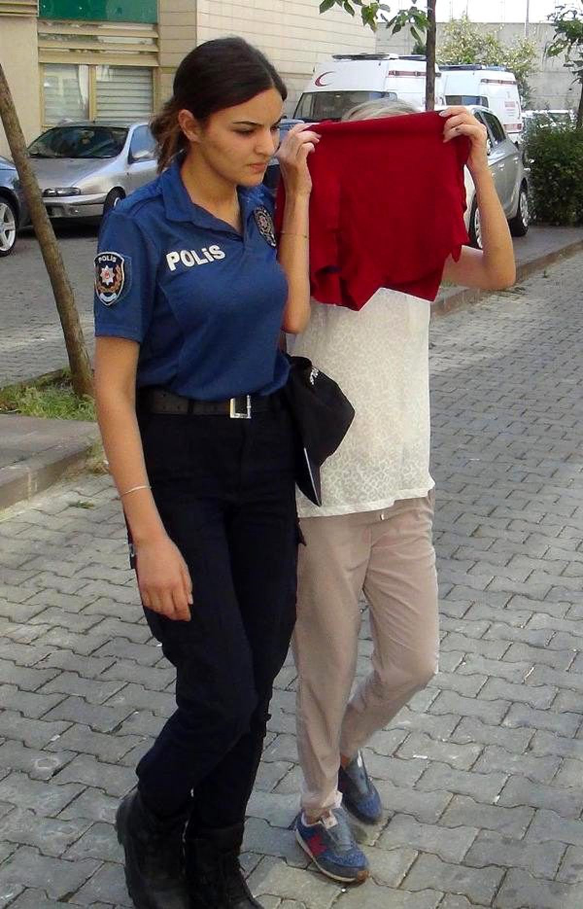 Çocuğa içki içiren çifte, uşak\'ta gözaltı (2)
