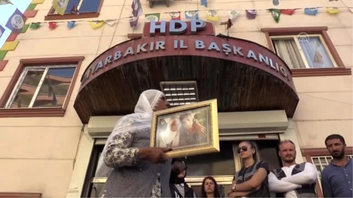 Diyarbakır annelerinin HDP İl Başkanlığı önündeki oturma eylemi - Sabiha Balta ve Meryem Savur