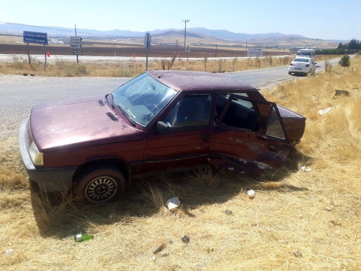 Elazığ\'da trafik kazası: 3 yaralı