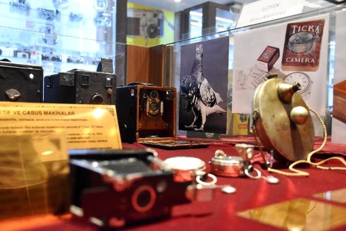 Güvercin boynuna asılarak kullanılan mini fotoğraf makinesi