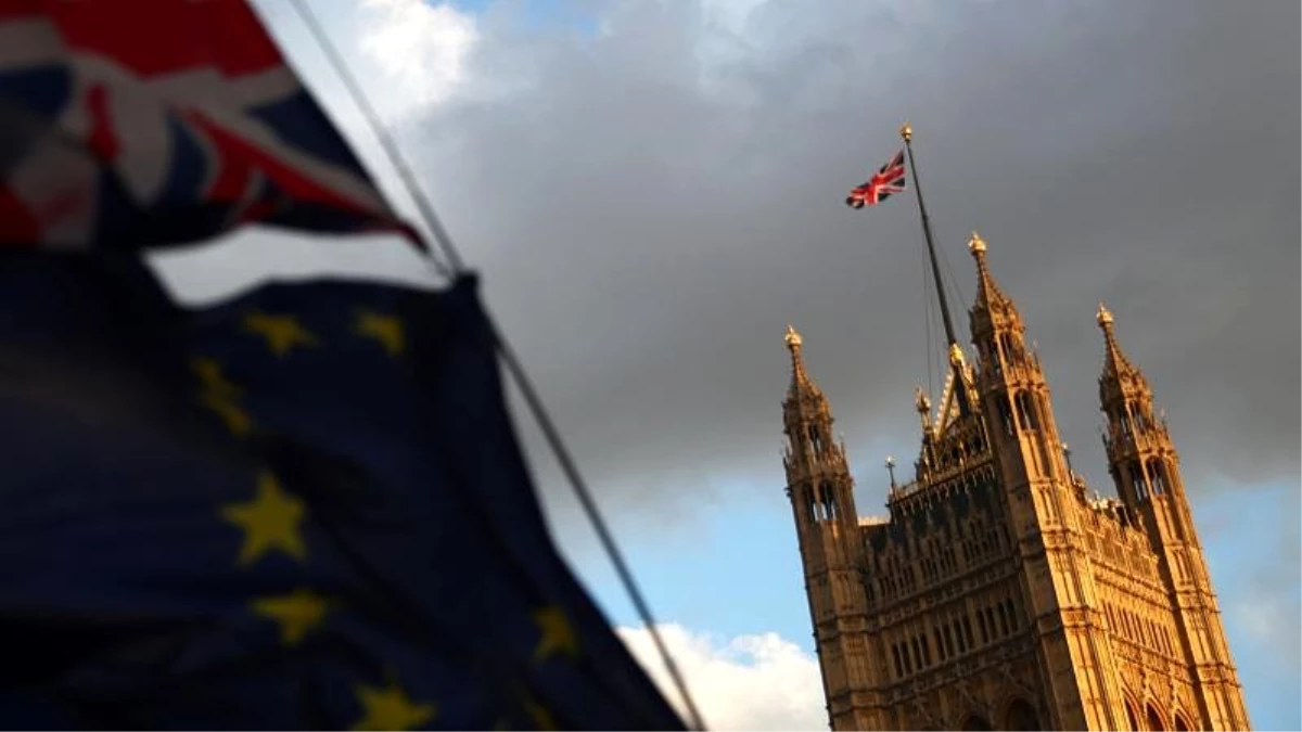 İngiltere\'de Avam Kamarası üyeleri Brexit\'i erteleme kanununu onayladı