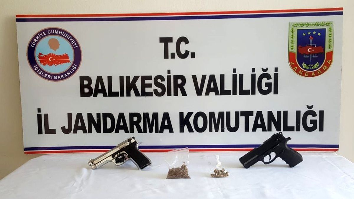 Jandarmadan uyuşturucu ve silah operasyonu