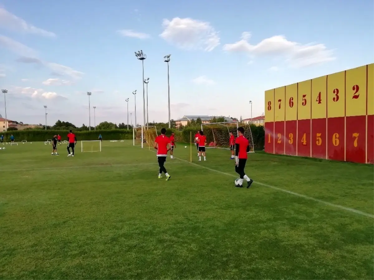 Kayserispor hazırlık maçı çalışmalarını sürdürüyor