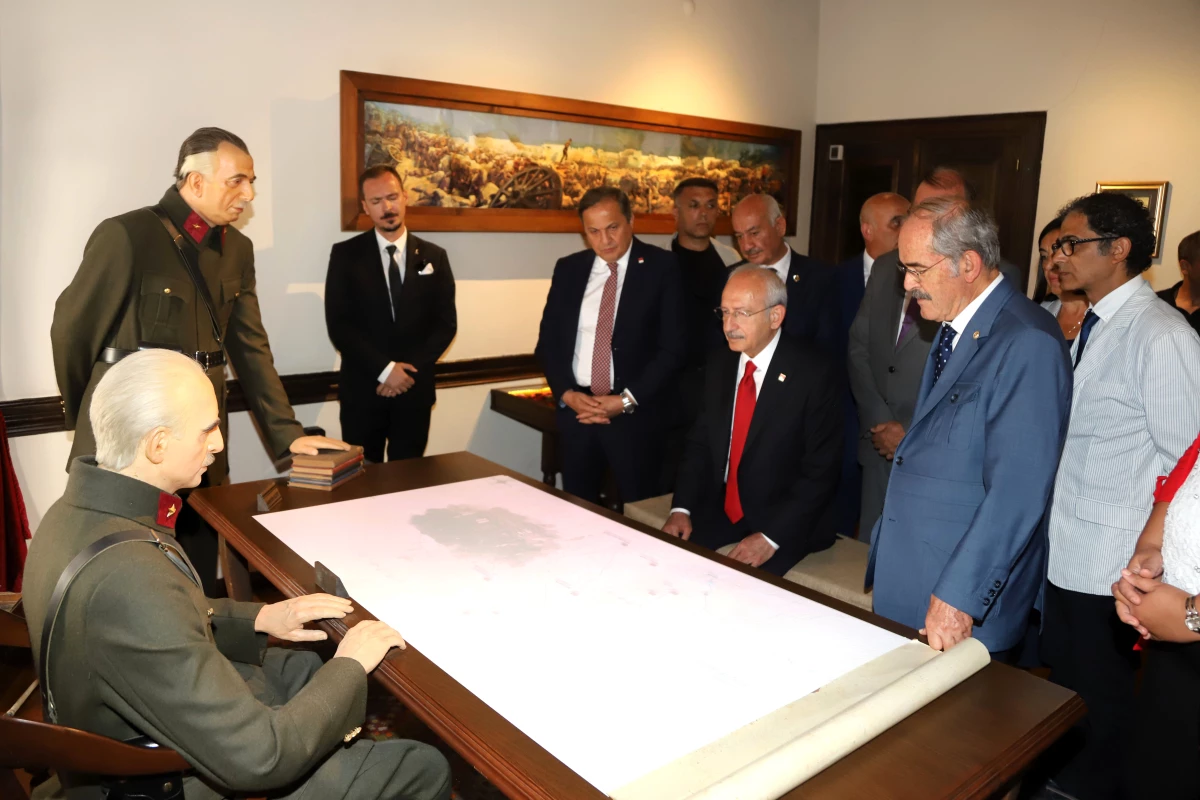 Kılıçdaroğlu Kurtuluş Müzesi\'ne hayran kaldı