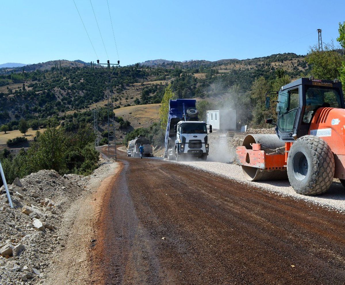 Korkuteli Güzle grup yolu asfaltlanıyor