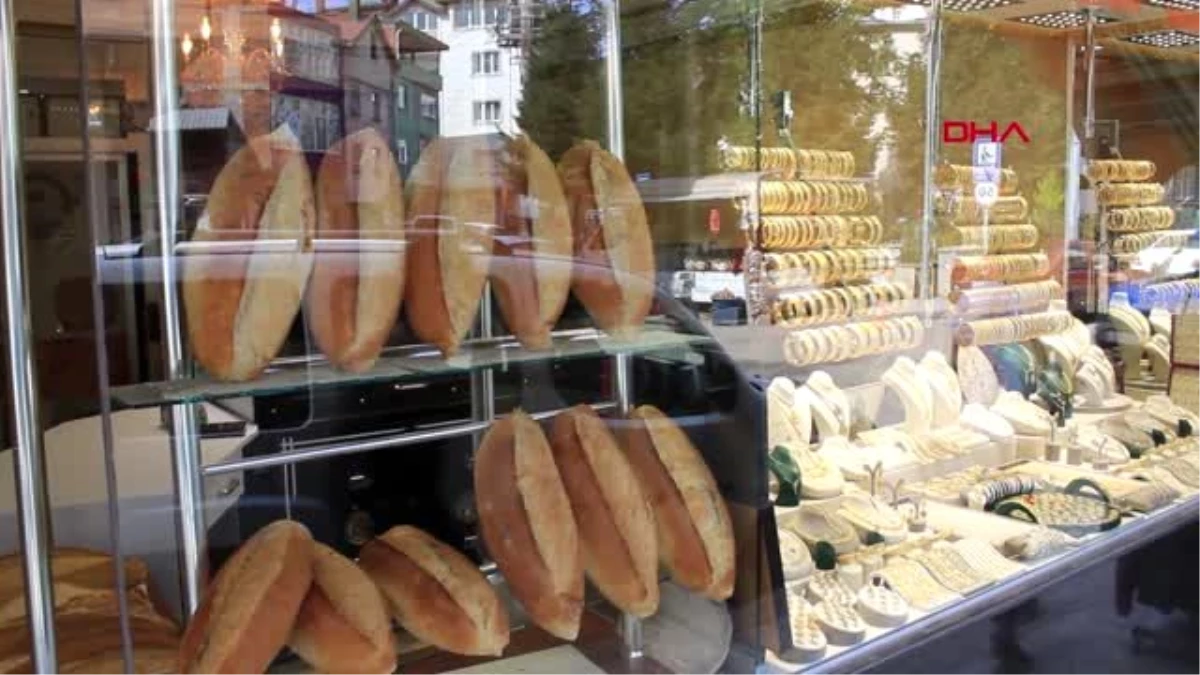 Ordu\'da kuyumcu dükkanında ekmek satışı
