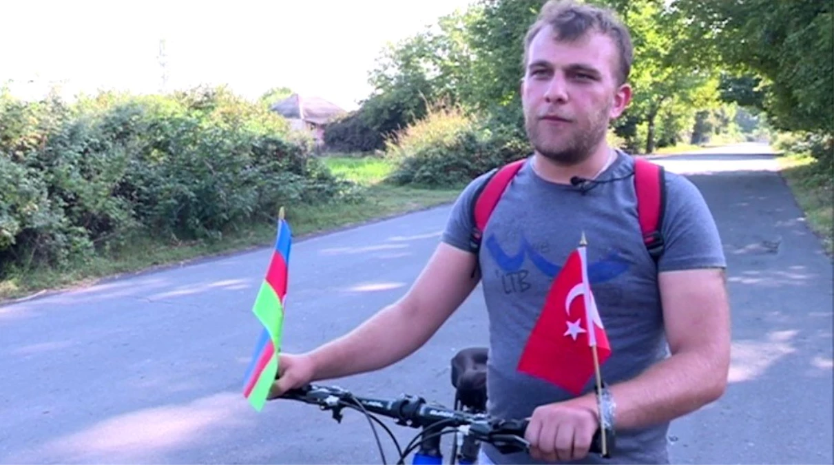 (Özel) Azerbaycanlı genç, Cumhurbaşkanı Erdoğan\'la görüşmek için bisikletle yola çıktı
