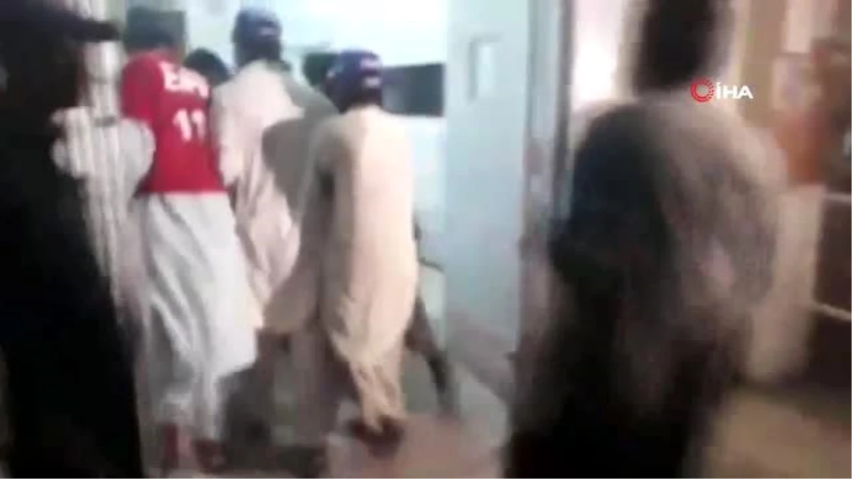 Pakistan\'da 2 bombalı saldırı: 1 ölü, 12 yaralı