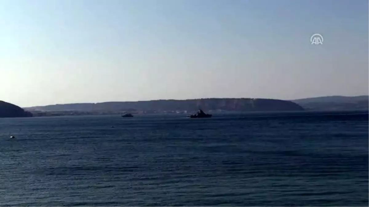 Rus askeri gemileri Çanakkale Boğazı\'ndan geçti