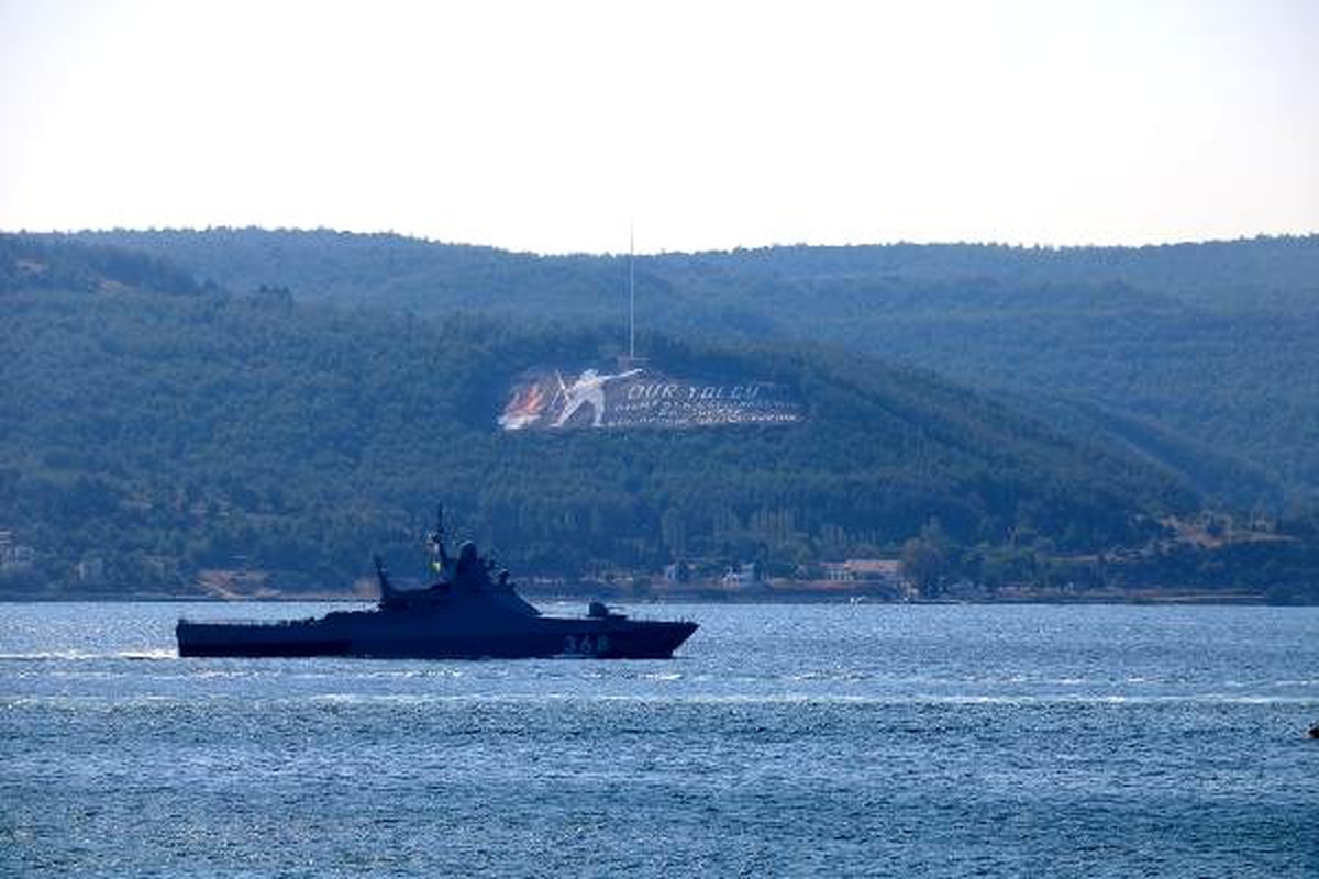 Rus askeri gemileri peş peşe çanakkale boğazı\'ndan geçti