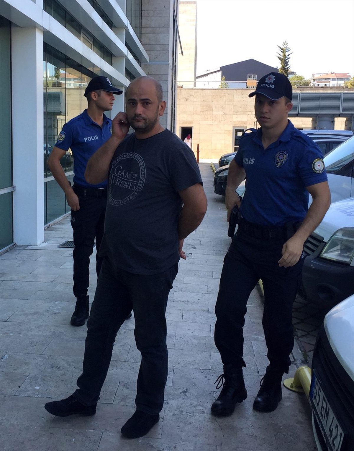 Tartıştığı kişi kulağının bir bölümünü ısırarak kopardı