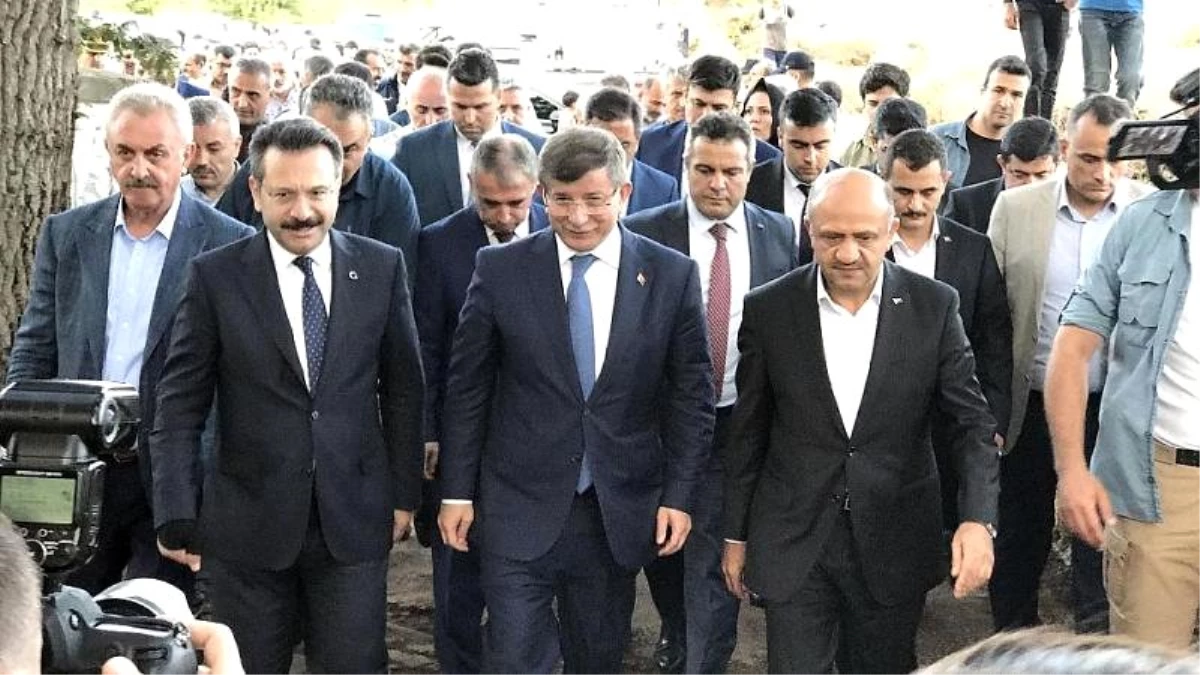 AK Parti Davutoğlu\'na tebligatı gönderdi, Mahir Ünal \'ihraç olağanüstü bir durum değil\' dedi