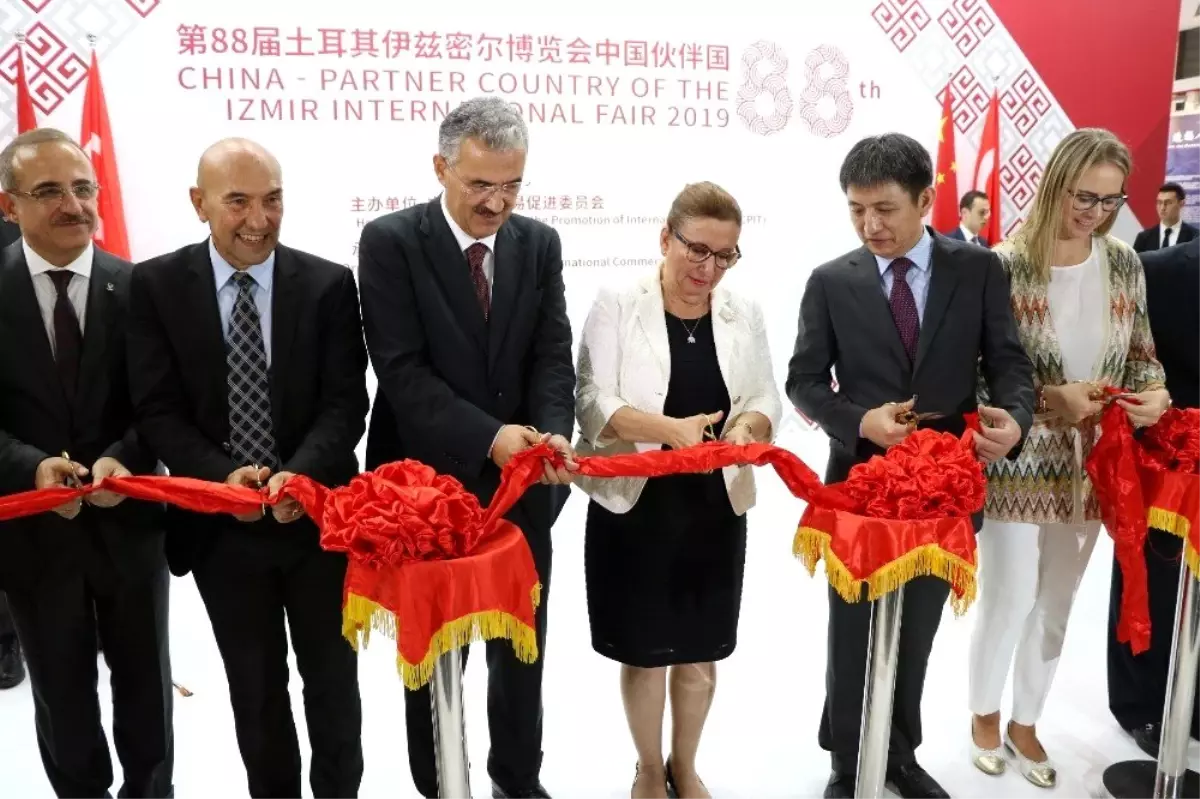 Bakan Pekcan İEF\'te Çin standının açılışını yaptı