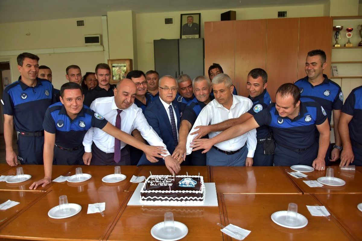 Başkan Kayda, zabıta haftasını pasta keserek kutladı
