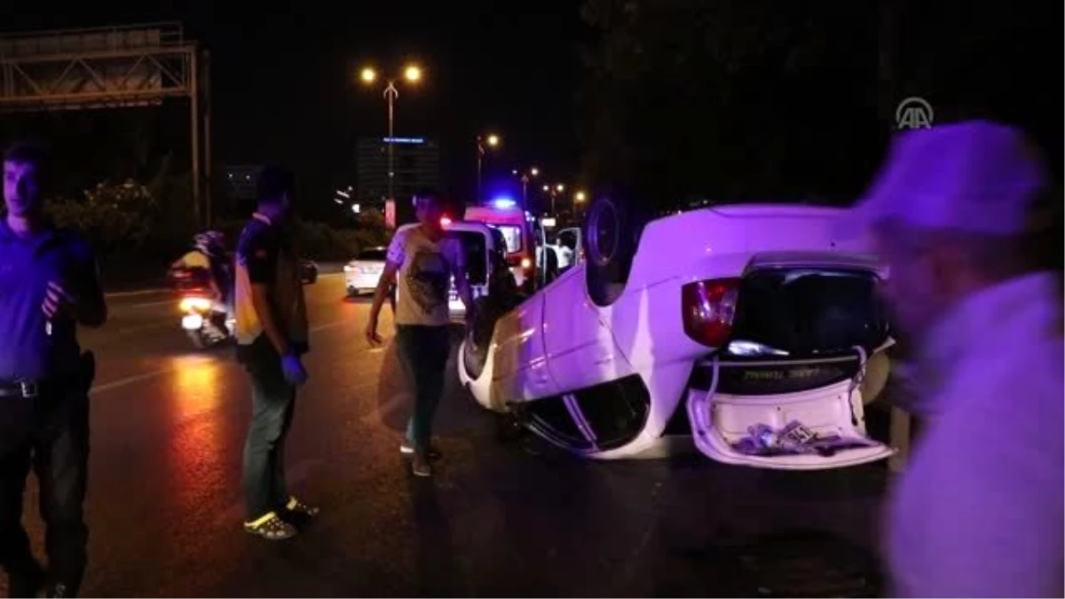 Bayrampaşa\'da iki otomobil çarpıştı: 5 yaralı