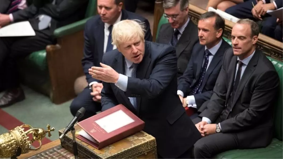 Brexit krizinde ağır yenilgi alan Boris Johnson: \'İstifa etmeyeceğim\'