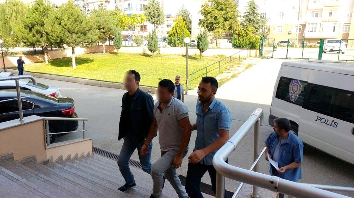 FETÖ\'den gözaltına alınan 5 kişi adliyeye sevk edildi