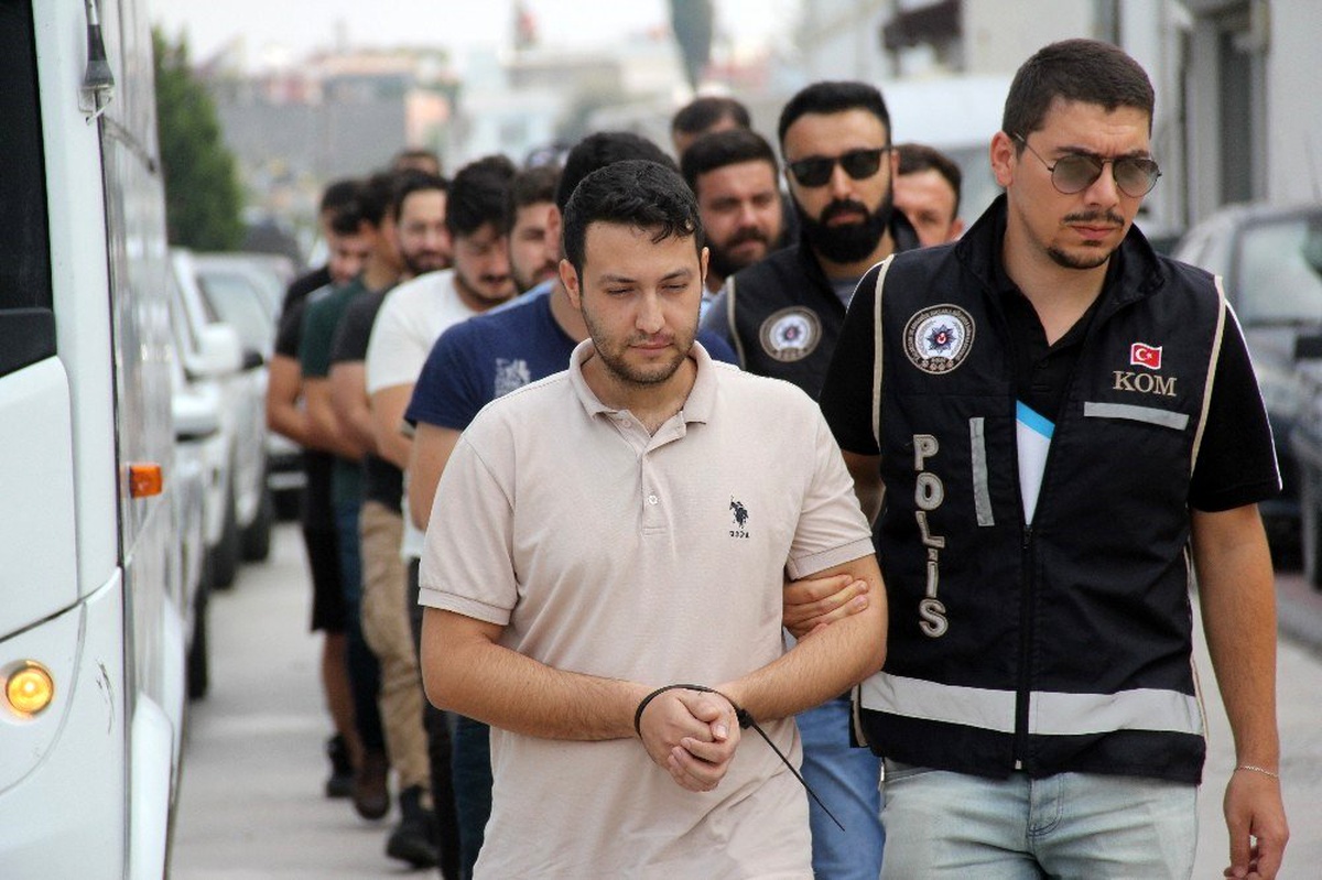 FETÖ şüphelisi 20 kişi adliyeye sevk edildi