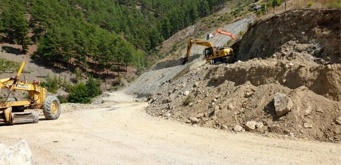 Gündoğmuş Balkaya yolunda heyelan önleme çalışması